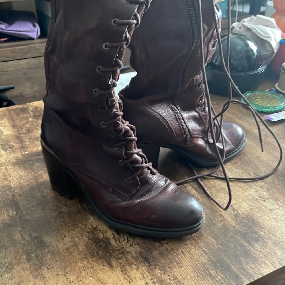 LACE UP LEATHER BOOTS WITH HEEL